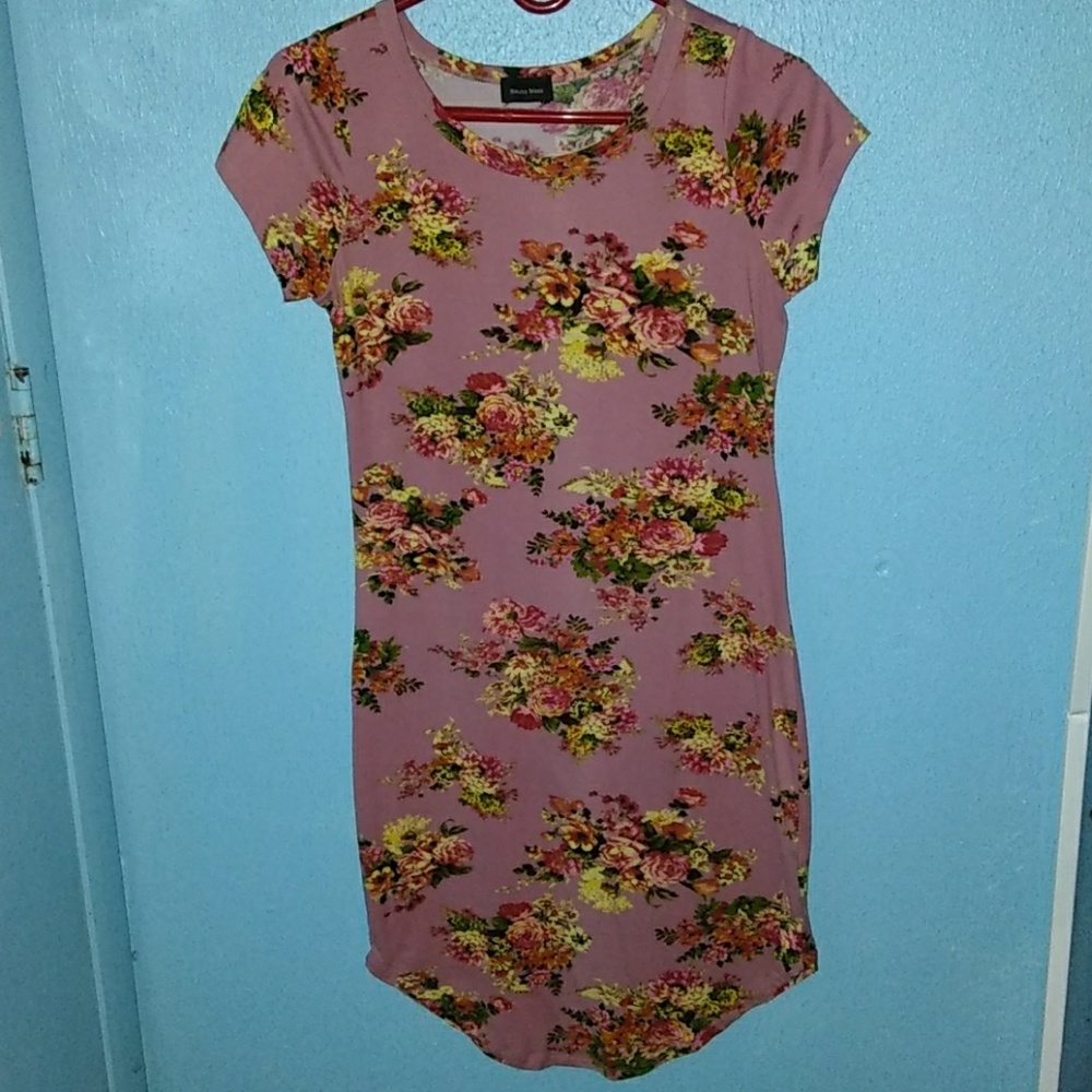 Haute Mess Floral dress. Size M